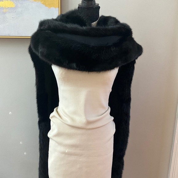 **FALL SALE** Sable Fur Wrap - Picture 3 of 6